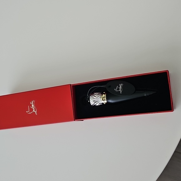 NWT Christian Louboutin Rouge Louboutin Velvet Matte Lipstick with Red Box - Picture 4 of 12